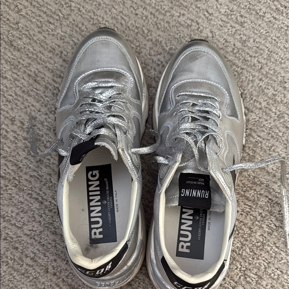 Golden Goose Silver Sneakers Low-Top Style